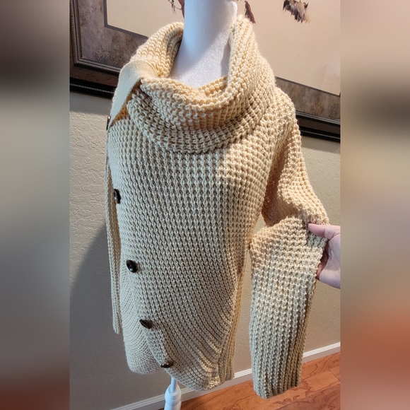 Soft & Thick Cable Knit Sweater - Size L - Picture 3 of 6